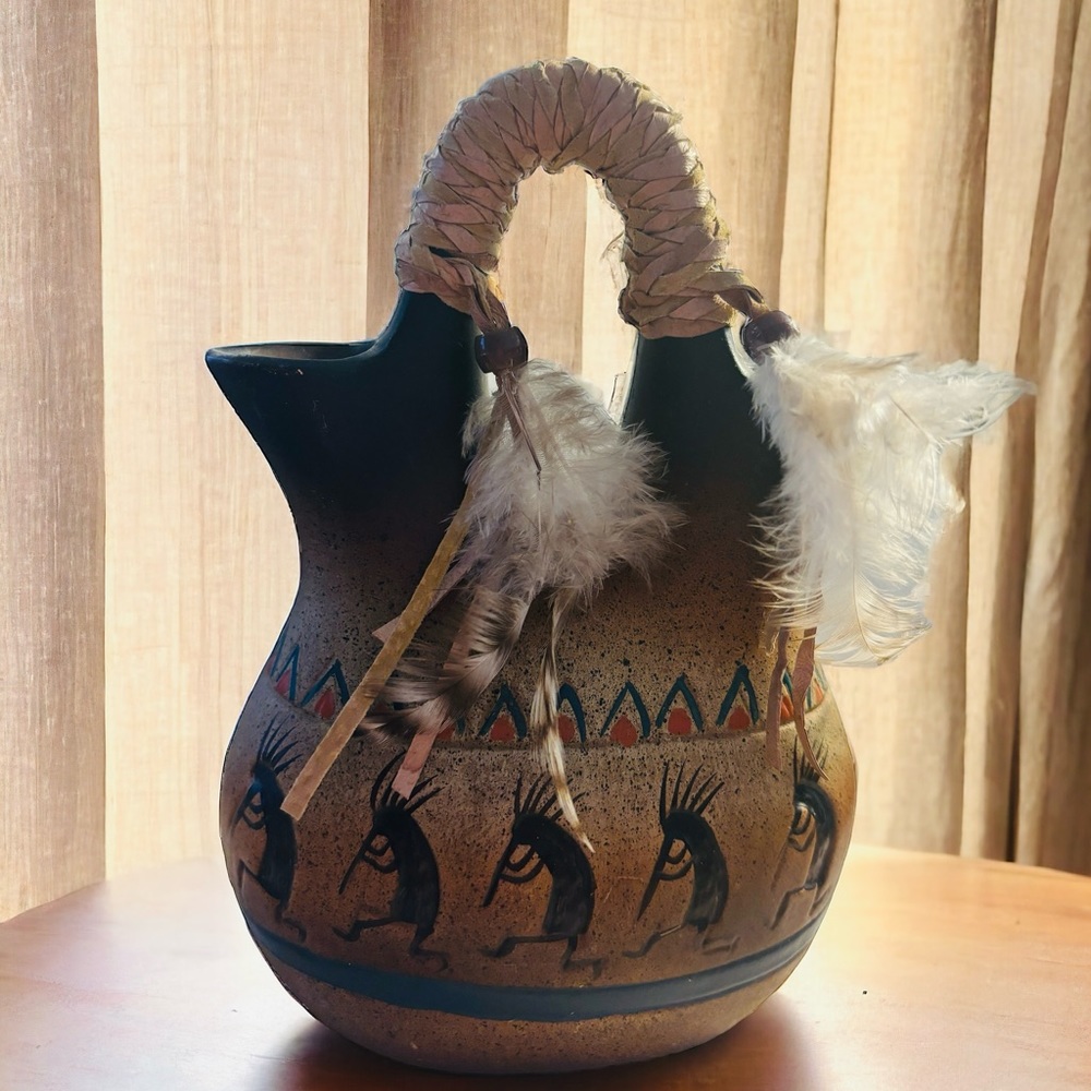 American Vintage Feathered Pottery Vase - Black and Brown